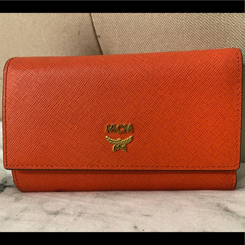 MCM 3 FOLD MEDIUM WALLET Scarlett red